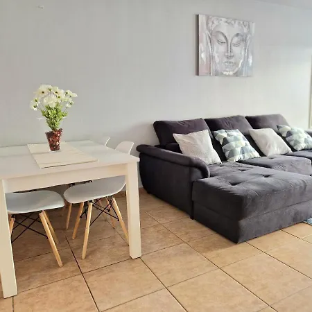 Сasa de vacaciones Spacious Chalet Next To The Sea - Airport