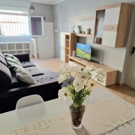 Сasa de vacaciones Spacious Chalet Next To The Sea - Airport *