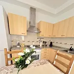 Spacious Chalet Next To The Sea - Airport