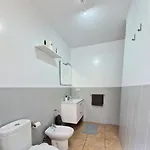 Spacious Chalet Next To The Sea - Airport 別荘 サン・イシドロ