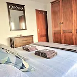 Spacious Chalet Next To The Sea - Airport サン・イシドロ