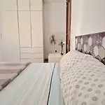 Spacious Chalet Next To The Sea - Airport 別荘 サン・イシドロ