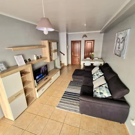 Spacious Chalet Next To The Sea - Airport בית נופש סן איסידרו