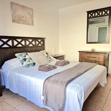 Spacious Chalet Next To The Sea - Airport בית נופש