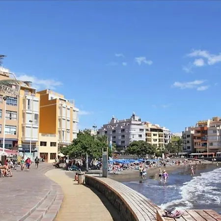 בית נופש Spacious Chalet Next To The Sea - Airport סן איסידרו