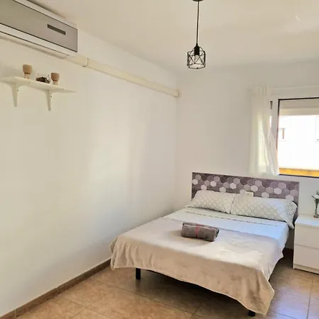 Spacious Chalet Next To The Sea - Airport סן איסידרו