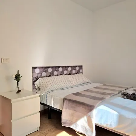 Spacious Chalet Next To The Sea - Airport * סן איסידרו